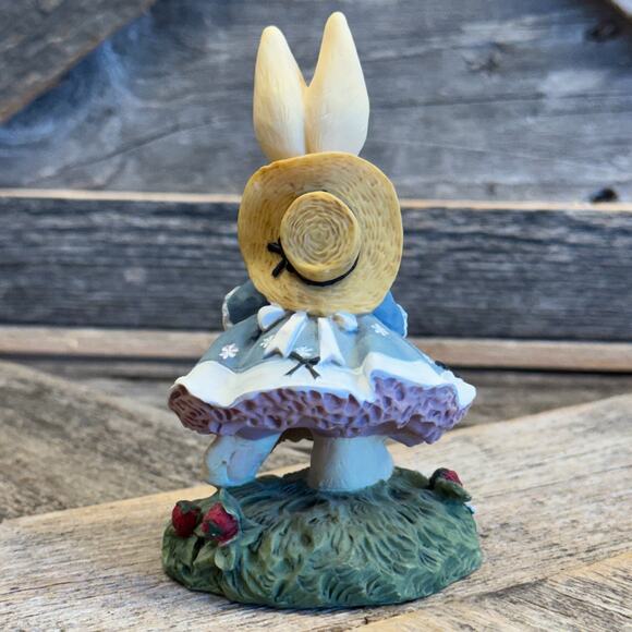 Vintage 1995 Bunny Toes Annie With Strawberries Figurine by Pacific Rim , #66298 - Picture 2 of 10